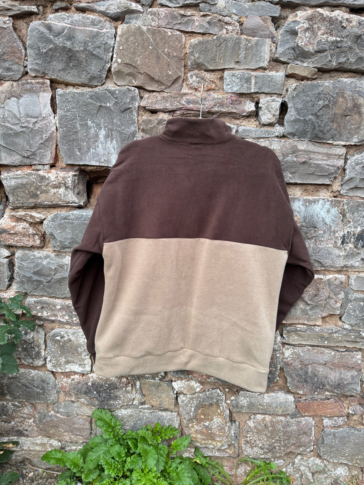 Medium , Adult fleece with buttons
