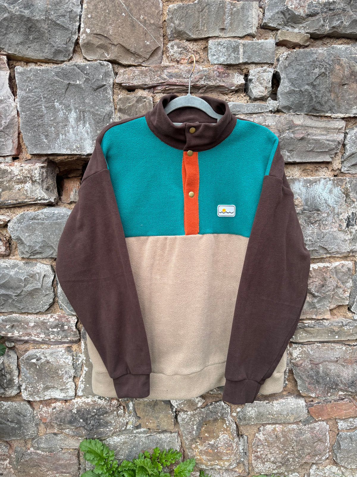 Medium , Adult fleece with buttons